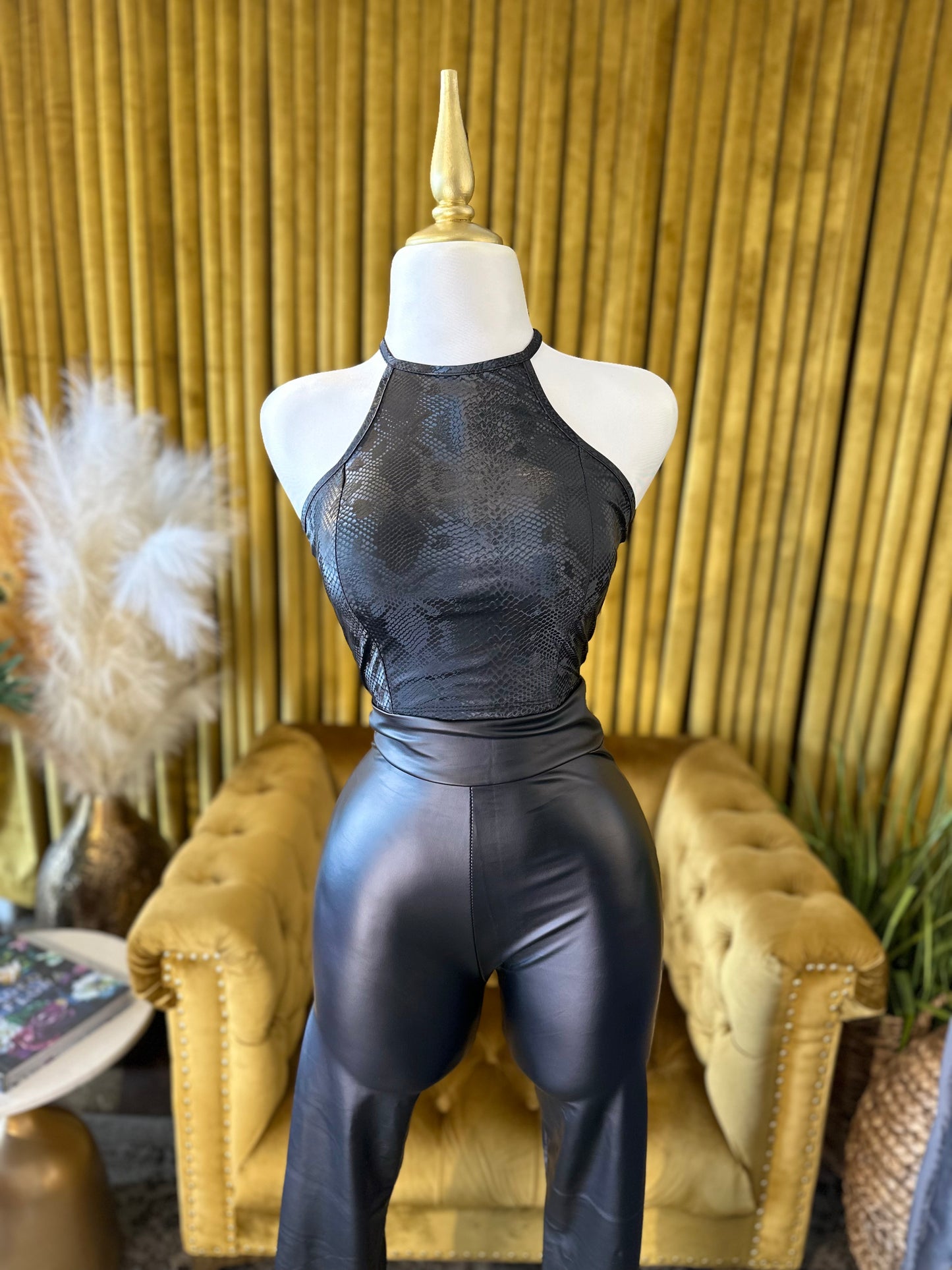 Essential Legging - Black Leather